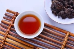 安化黑茶只有发酵阶段的区分，没有发酵轻重之