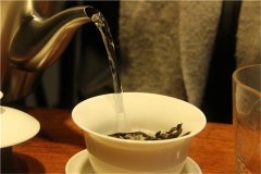 黑茶使用100°C开水冲泡原因
