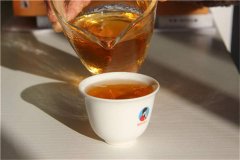 红茶喝起来香甜甘润，是因为加糖吗?