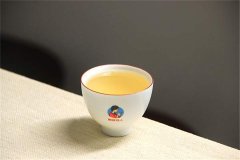 龙井茶为什么有黄颜色和绿颜色的？怎么
