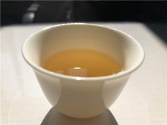 白茶的茶汤有什么特征？